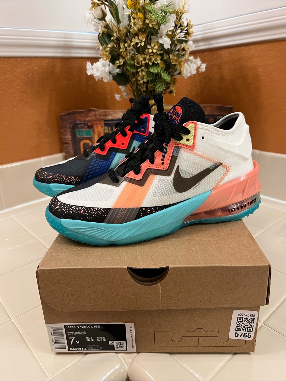 NIKE LeBron XVIII, TUNE SQUAD, KIDS SHOES SIZE 7, EXCELLENT CONDITION